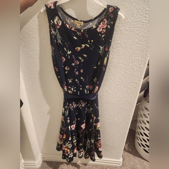 Hanni Navy Floral Midi Dress - Picture 1 of 2